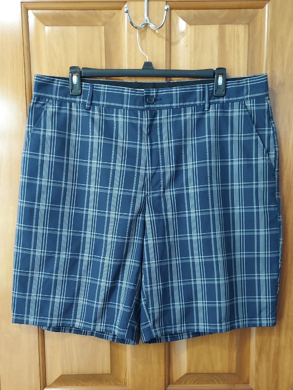 Greg Norman Collection Navy Plaid Flat Front Men's Shorts, Lightweight, Size 40